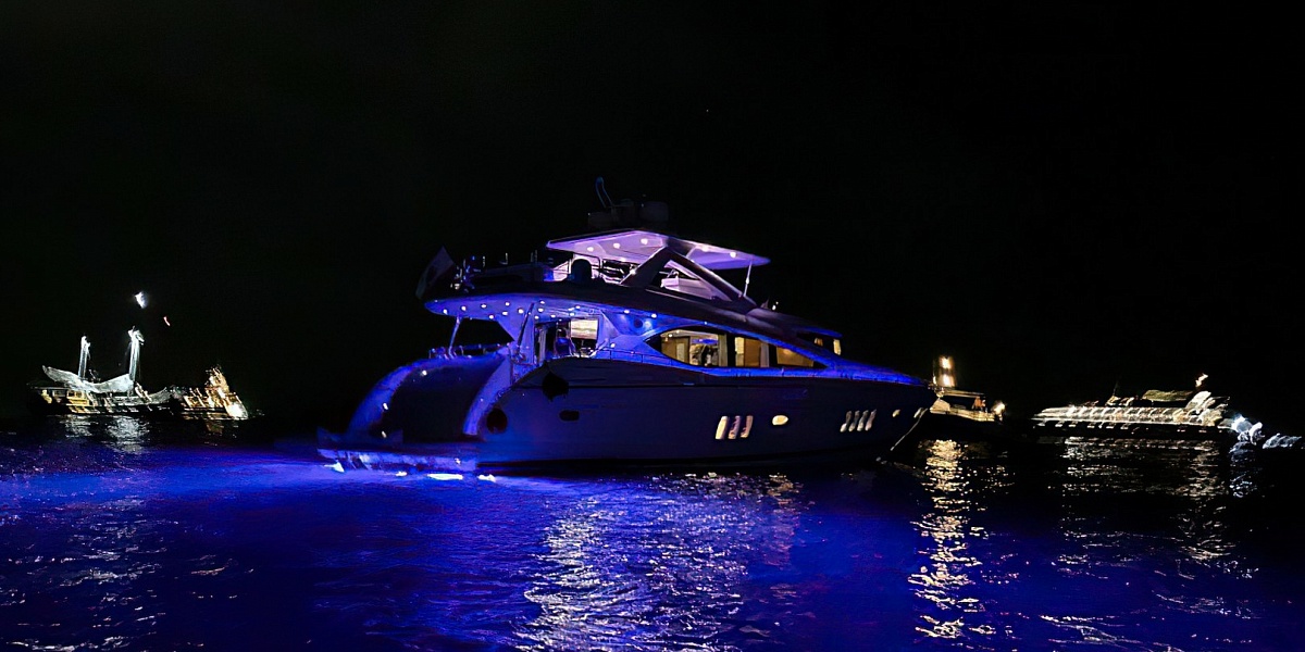 Продается моторная яхта Sunseeker 86 - подводная подсветка